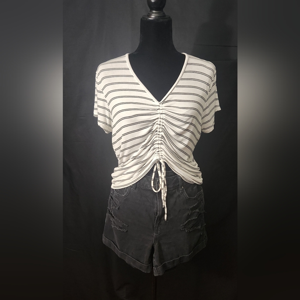 Love Charm Ruched Drawstring Tee Size L - Picture 3 of 14